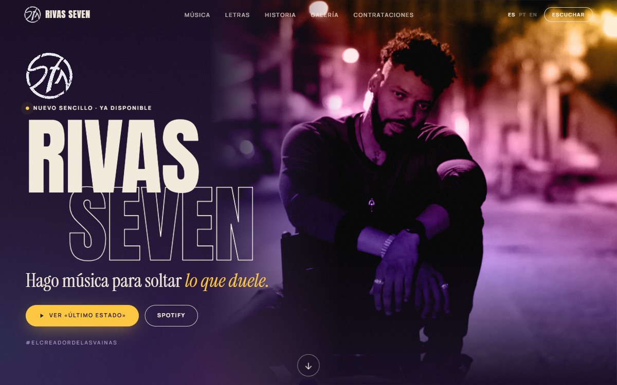 Portada del sitio de Rivas Seven: el artista de noche, en tonos violeta, junto a su nombre en letras grandes